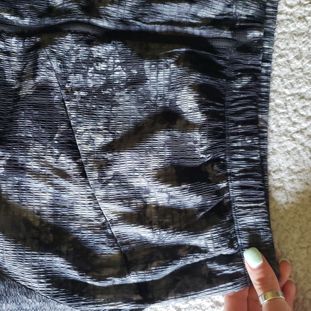 NWOT Gymshark Elevate Woven Lightweight Full Zip Jacket in Coin Grey Spray Dye - Picture 2 of 16